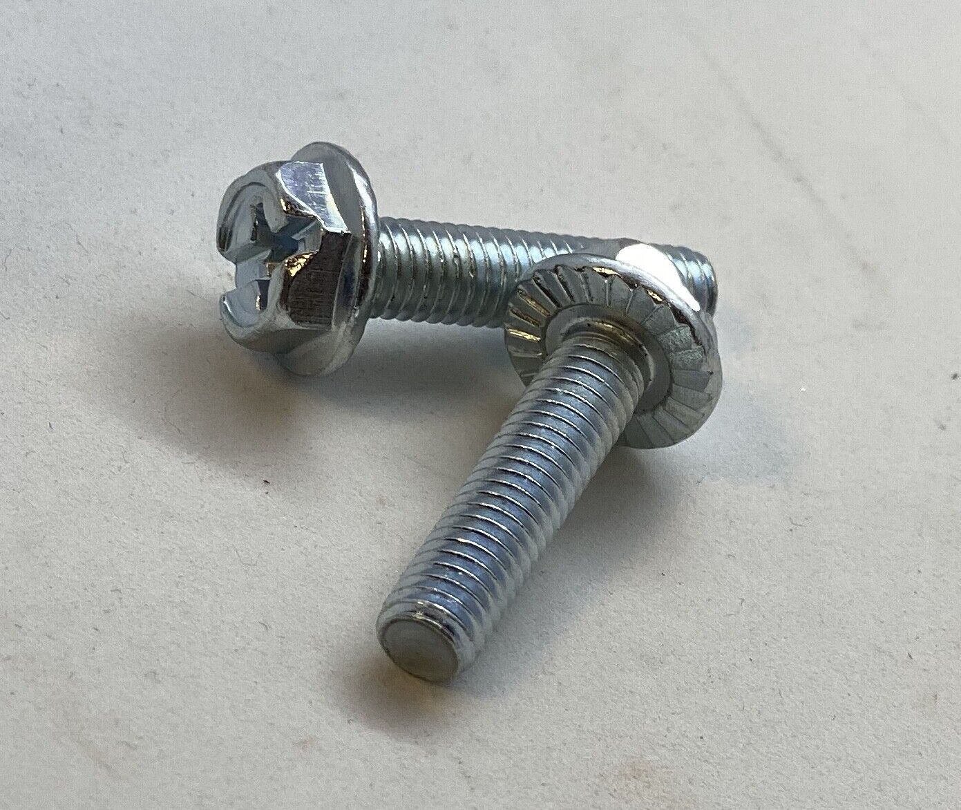 Sperrzahn-Schraube 8,8 verzinkt M6x50 Sechskantschraube mit Flansch 277-21